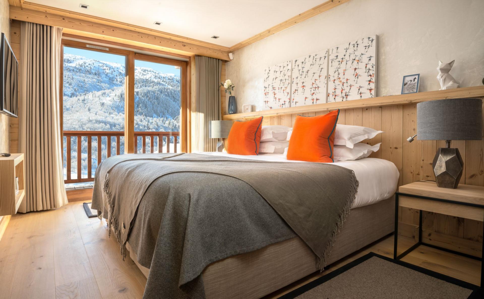 Double bedroom and balcony